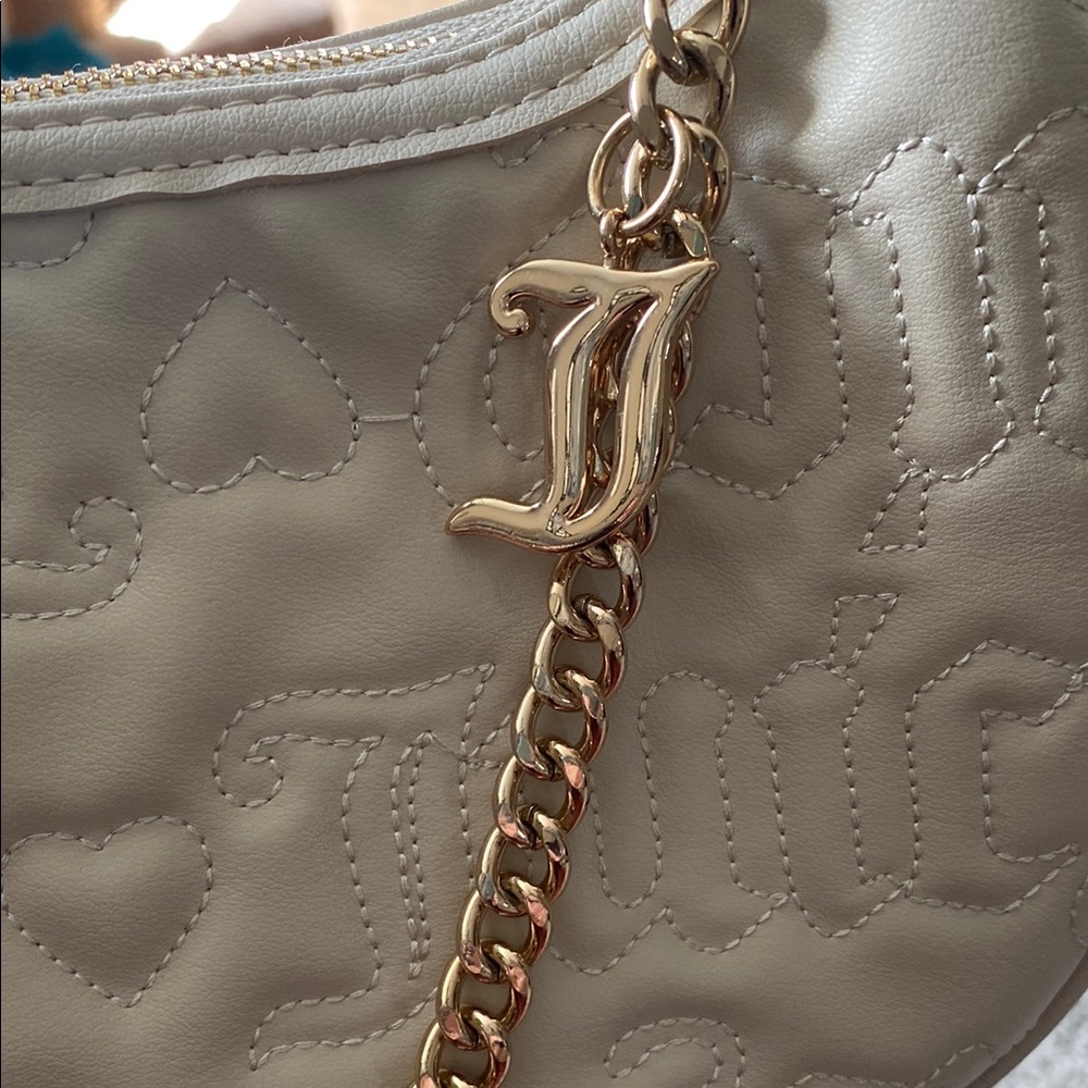 Juicy Couture Cream Shoulder Bag with Gold Chain - Picture 5 of 7